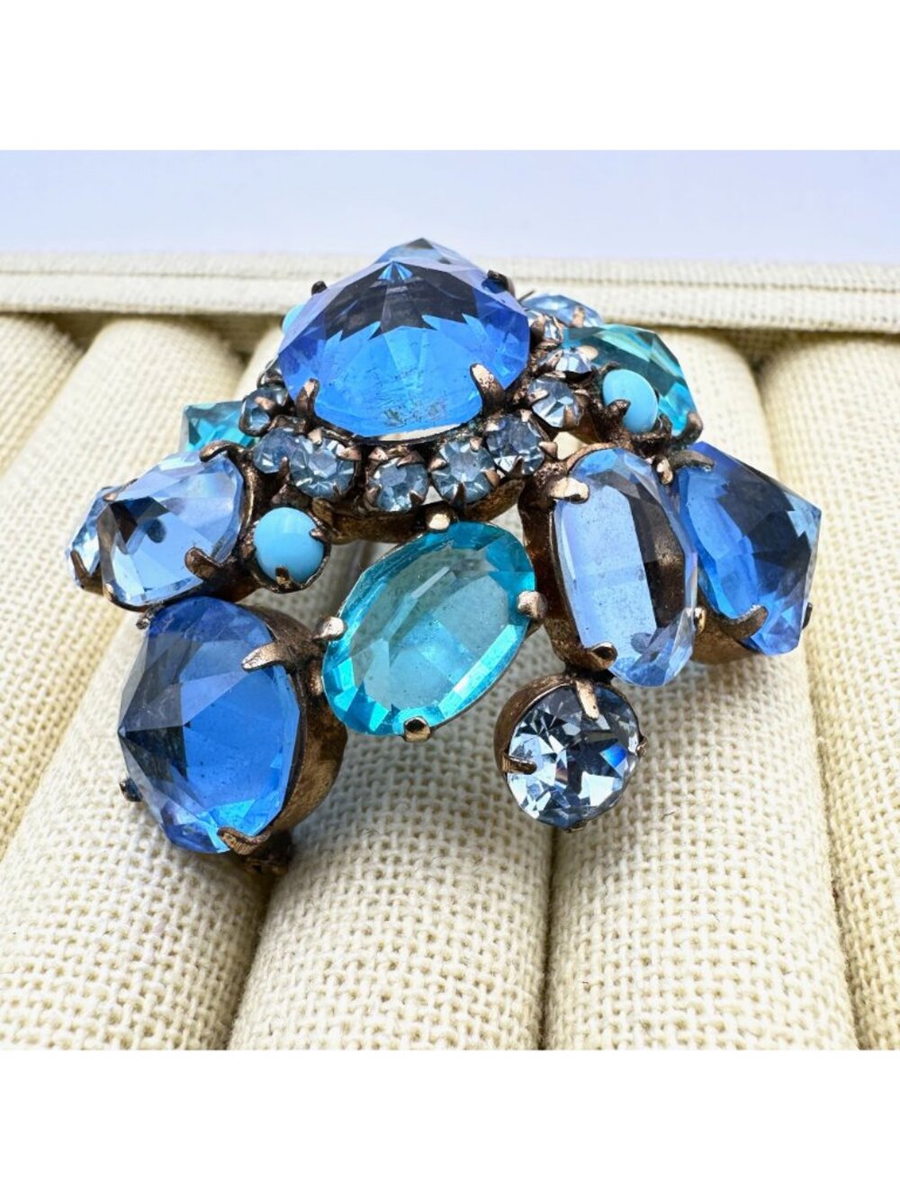 Vintage Signed Schreiner New York Brooch Pin Blue Reverse Set Glass Rhinestone - Picture 6 of 12